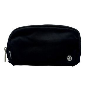 lululemon athletica Everywhere Belt Bag 1L - Black - 7.5” x 2” x 5”